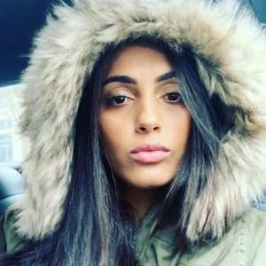 Meet your Posher, Júlia